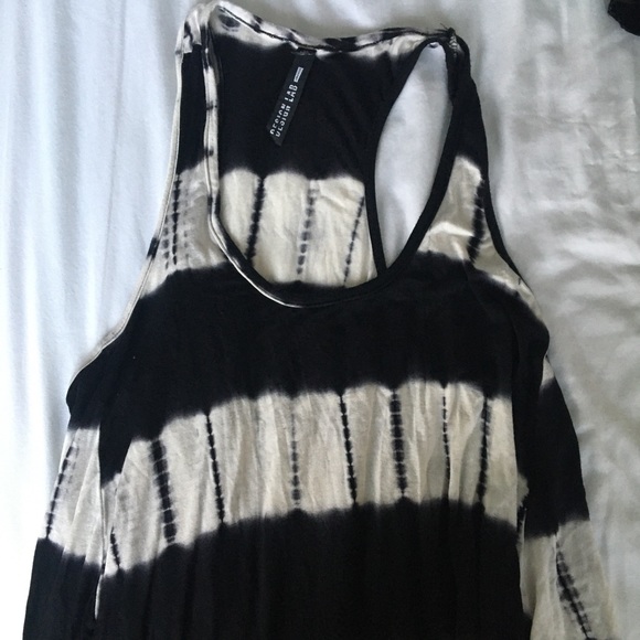 Black and white tank top - Picture 2 of 3